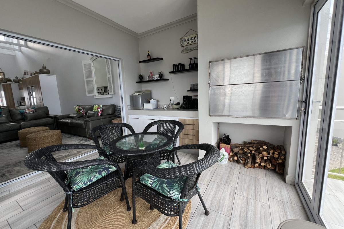 Luxury Waterfront Apartment - Photo 5