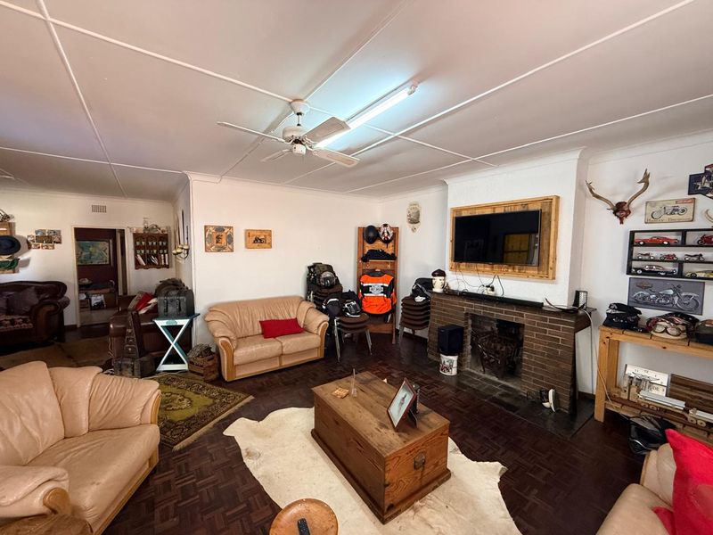 For Sale: Spacious Family Home with two Flatlets. - Photo 8