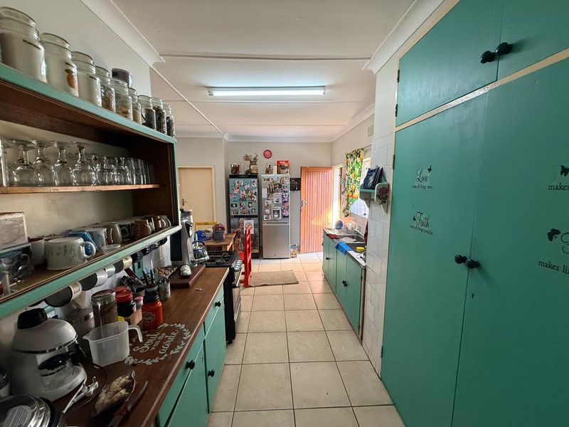 For Sale: Spacious Family Home with two Flatlets. - Photo 7