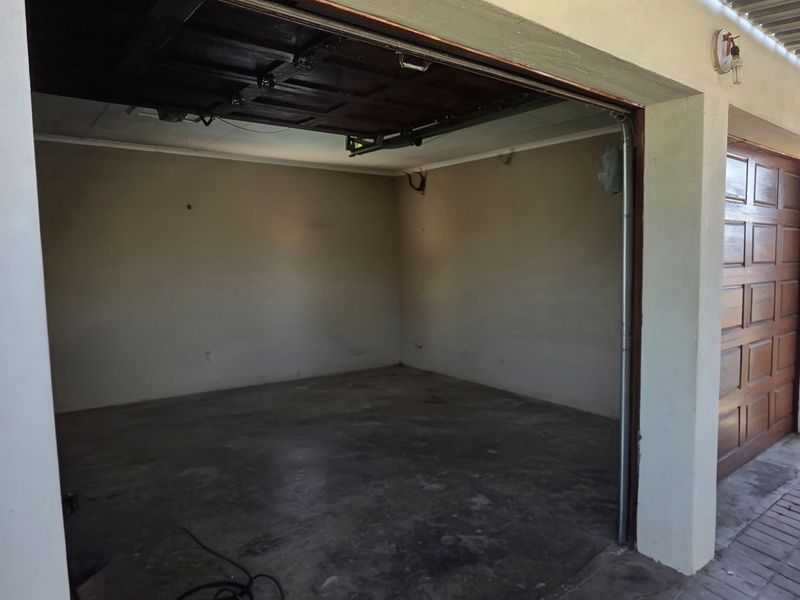 Beautifully maintained three bedroom townhouse. - Photo 5