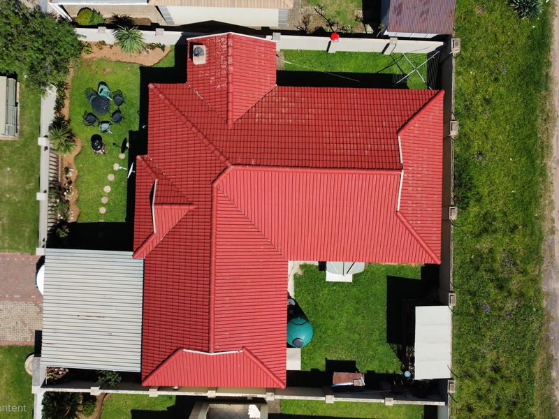 Beautifully maintained three bedroom townhouse. - Photo 2