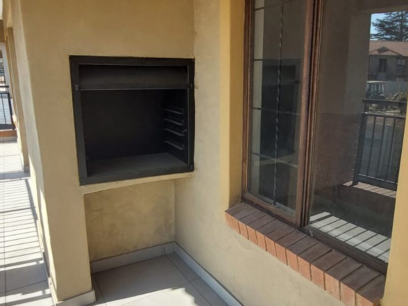 Pet-Friendly 1-Bedroom Ground Floor Unit in Secure, Modern Complex – Available 1 March 2026 - Photo 3