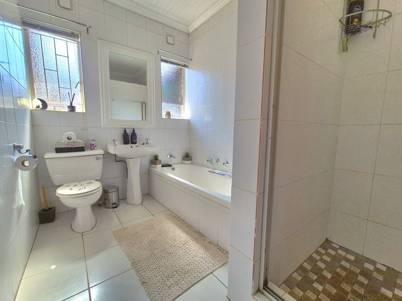 STUNNING  BADENHORST BEAUTY UP FOR GRABS! - Photo 10