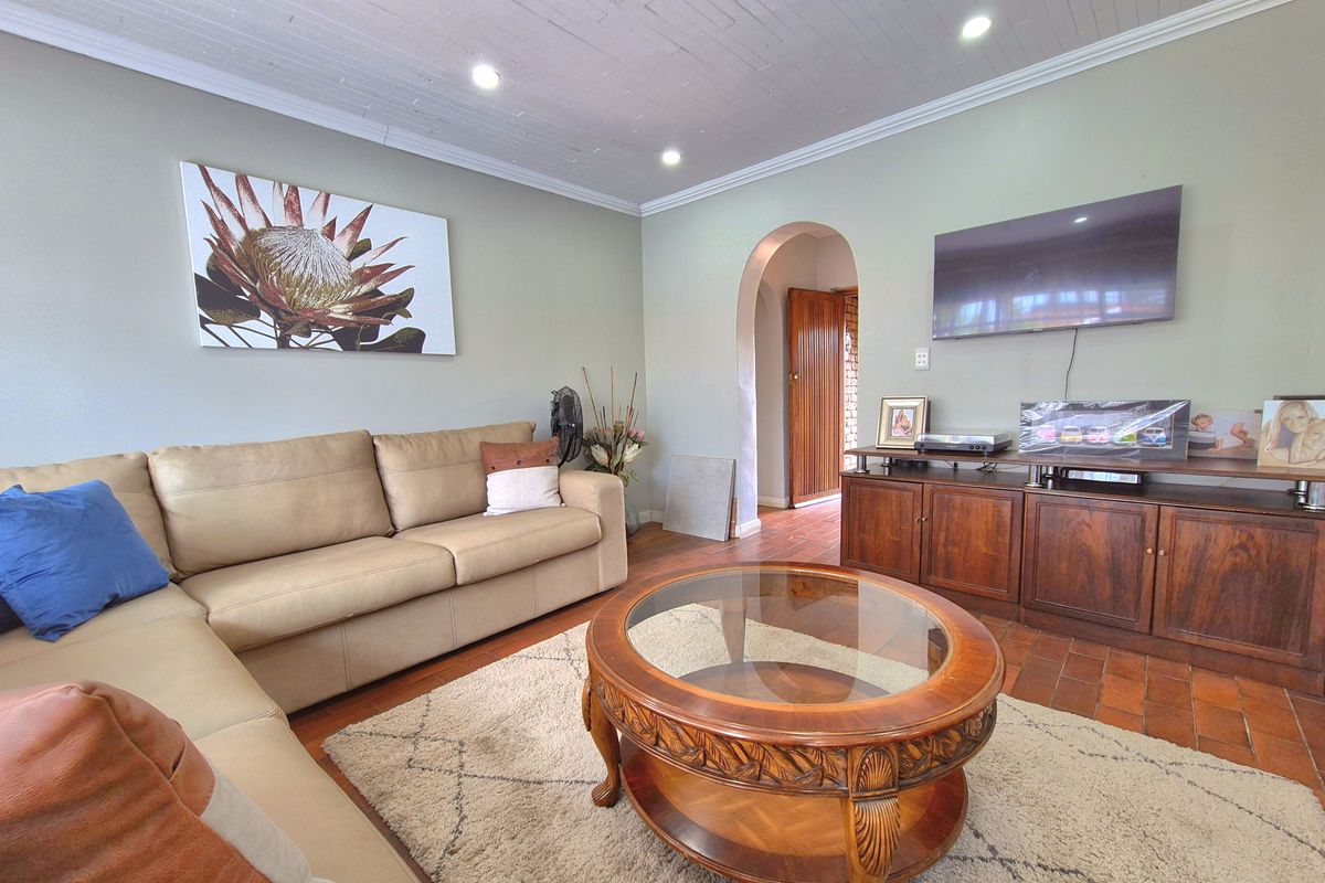 STUNNING  BADENHORST BEAUTY UP FOR GRABS! - Photo 5