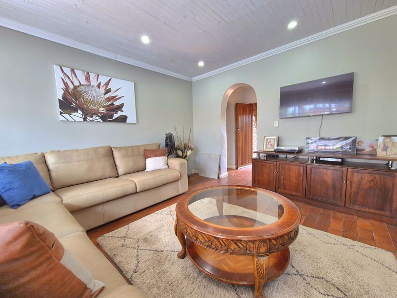 STUNNING  BADENHORST BEAUTY UP FOR GRABS! - Photo 5