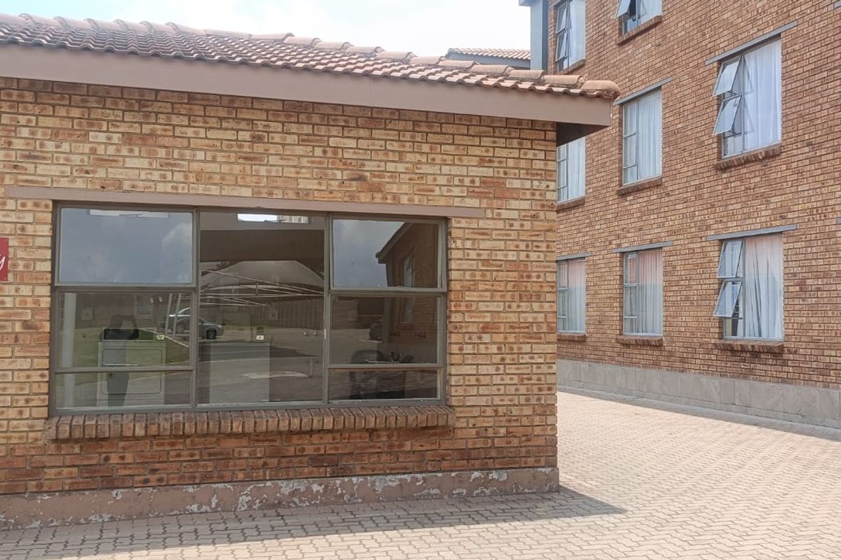 Neat 1-Bedroom Flat – Ideal Starter Home or Investment. - Photo 2