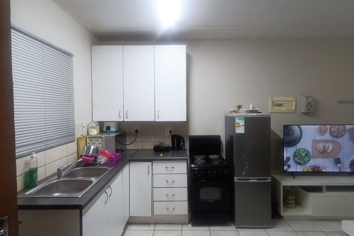 Neat 1-Bedroom Flat – Ideal Starter Home or Investment. - Photo 3