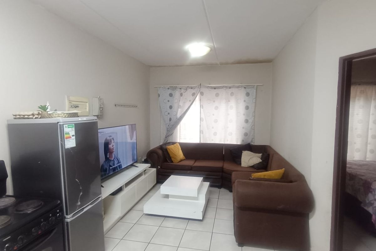 Neat 1-Bedroom Flat – Ideal Starter Home or Investment. - Photo 4