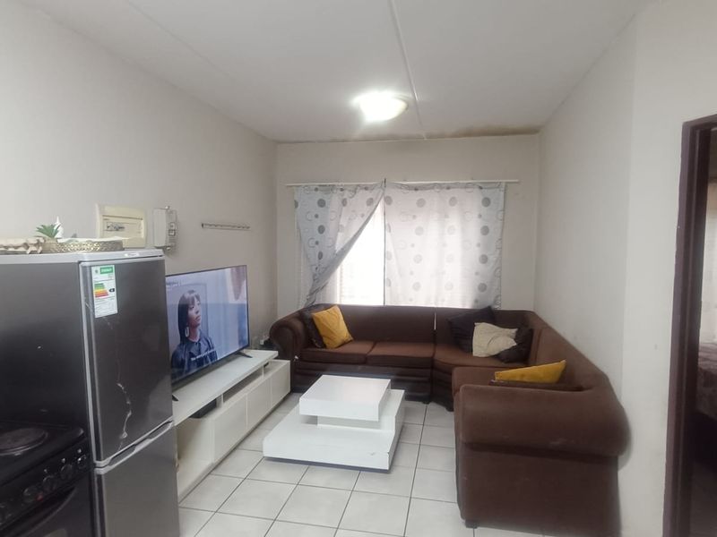 Neat 1-Bedroom Flat – Ideal Starter Home or Investment. - Photo 4