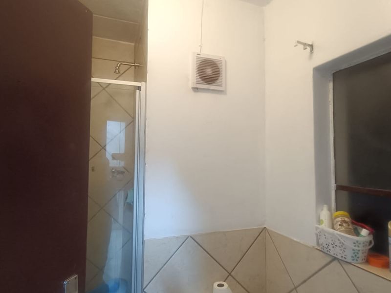 Neat 1-Bedroom Flat – Ideal Starter Home or Investment. - Photo 9