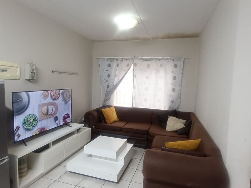 Neat 1-Bedroom Flat – Ideal Starter Home or Investment. - Photo 8