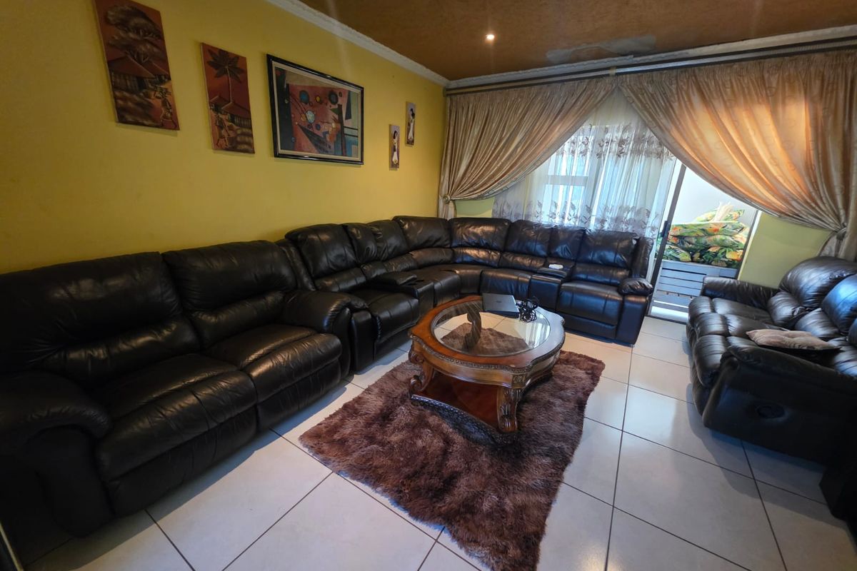 BEAUTIFUL HOUSE FOR SALE IN A SECURE ESTATE – THREE RIVERS EAST - Photo 3