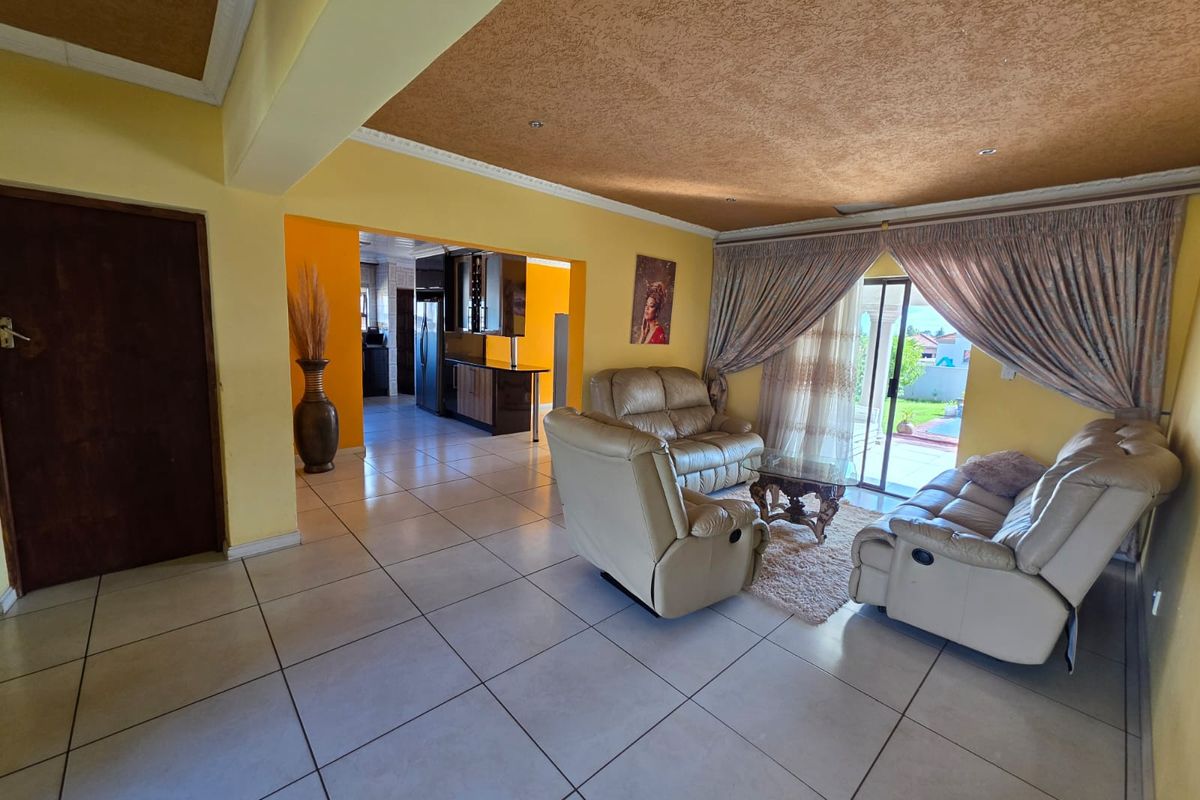 BEAUTIFUL HOUSE FOR SALE IN A SECURE ESTATE – THREE RIVERS EAST - Photo 2