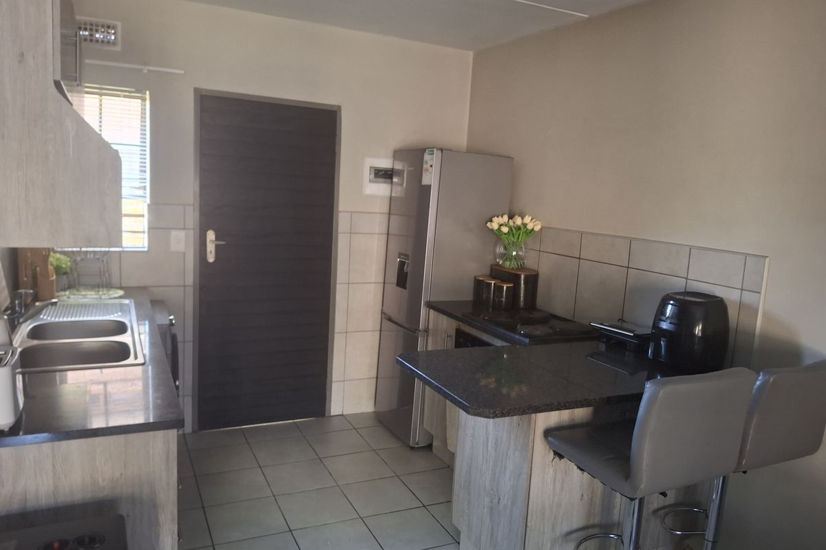 Secure 2-Bedroom Apartments for Sale – The Junction, Heuweloord - Photo 5