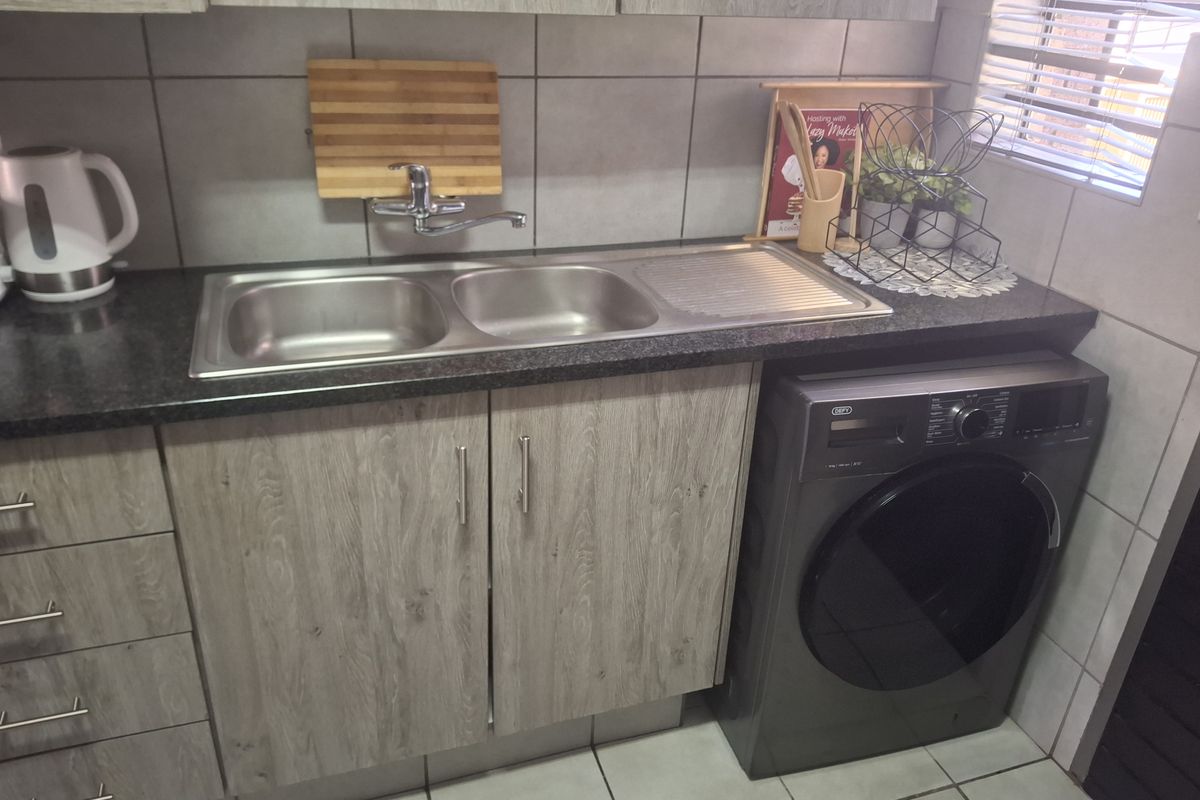 Secure 2-Bedroom Apartments for Sale – The Junction, Heuweloord - Photo 4