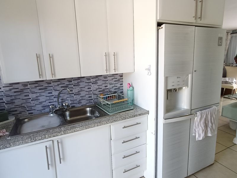 Beautiful 4 Bedroom in reyno manor! - Photo 9