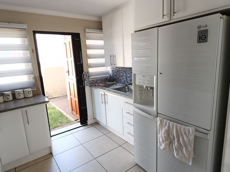 Beautiful 4 Bedroom in reyno manor! - Photo 6