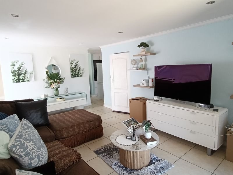 Beautiful 4 Bedroom in reyno manor! - Photo 3