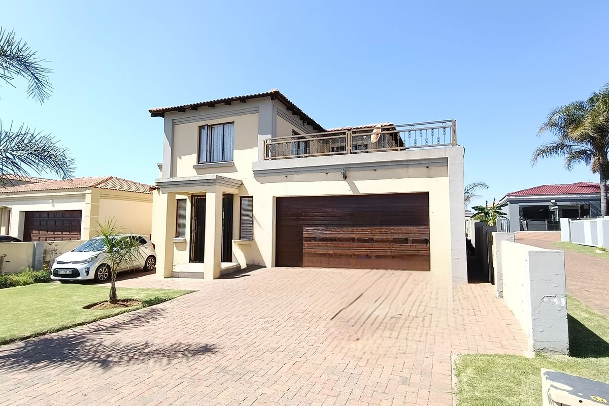 Beautiful 4 Bedroom in reyno manor! - Photo 2