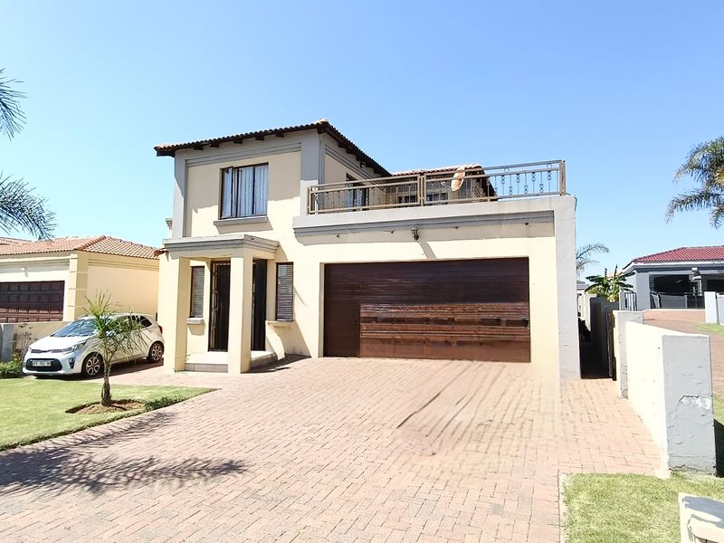 Beautiful 4 Bedroom in reyno manor! - Photo 2