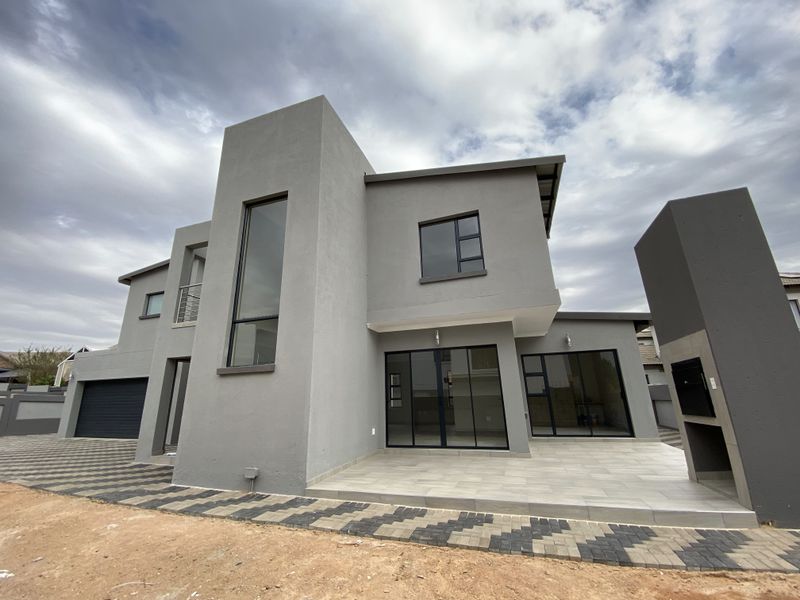 Welcome to Your Dream Home in Roodepark Eco Estate, Kameeldrift! - Photo 10