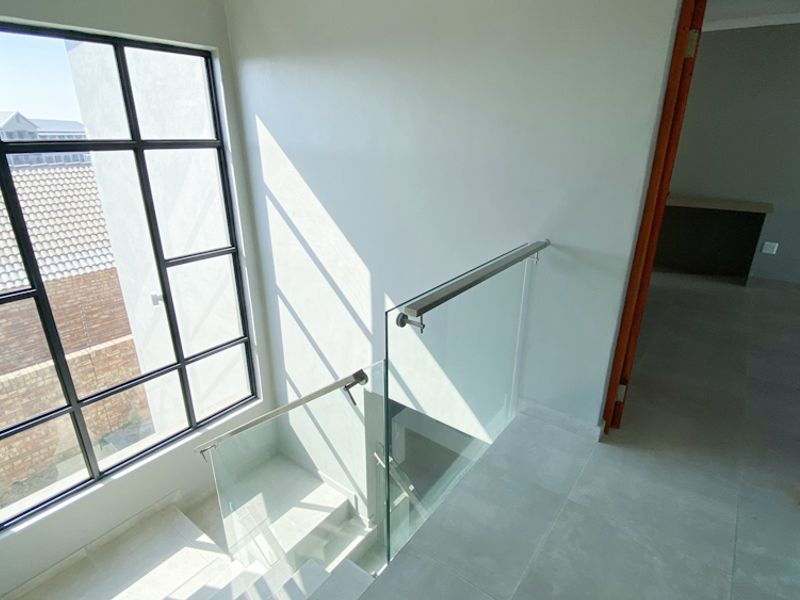 Beautiful 4 Bedroom Luxury Home For Sale - Photo 8