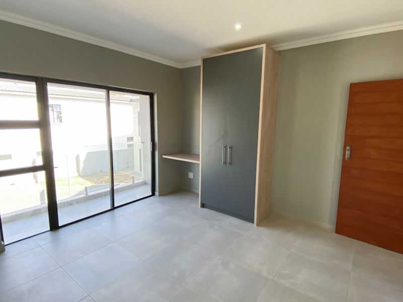 Beautiful 4 Bedroom Luxury Home For Sale - Photo 9