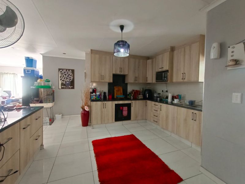 ABSOLUTE BEAUTY FOR SALE – SE4, VANDERBIJLPARK - Photo 4