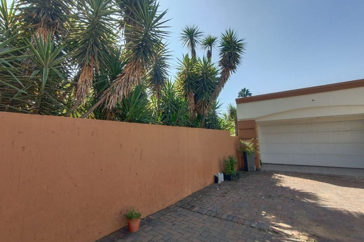 ABSOLUTE BEAUTY FOR SALE – SE4, VANDERBIJLPARK - Photo 3