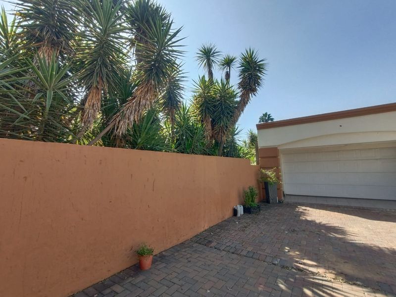 ABSOLUTE BEAUTY FOR SALE – SE4, VANDERBIJLPARK - Photo 3