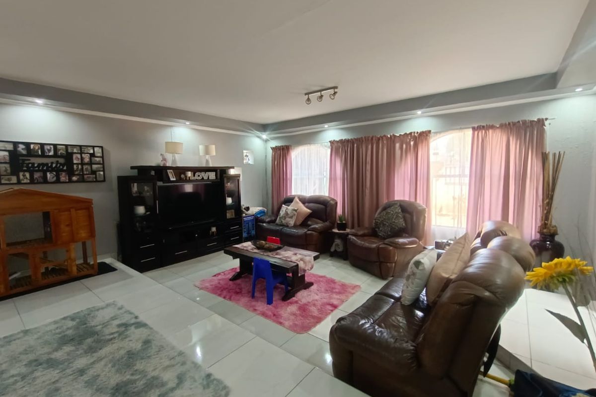 ABSOLUTE BEAUTY FOR SALE – SE4, VANDERBIJLPARK - Photo 5