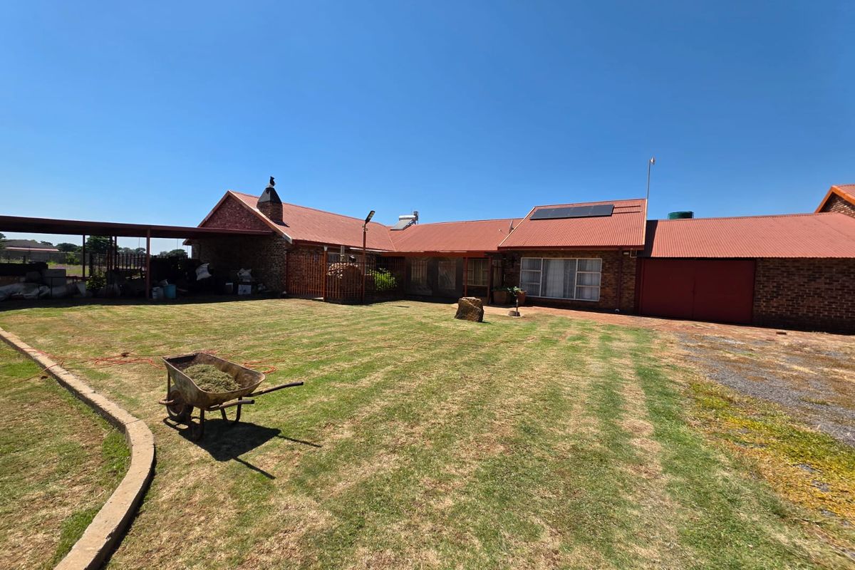 VERSATILE SMALLHOLDING / PLOT FOR SALE IN VANDERBIJLPARK - Photo 2