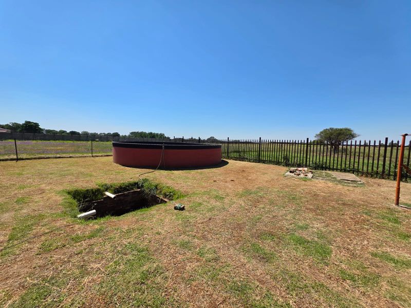 VERSATILE SMALLHOLDING / PLOT FOR SALE IN VANDERBIJLPARK - Photo 4
