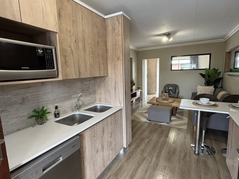 3 Bedroom GROUND FLOOR For Sale! - Photo 4