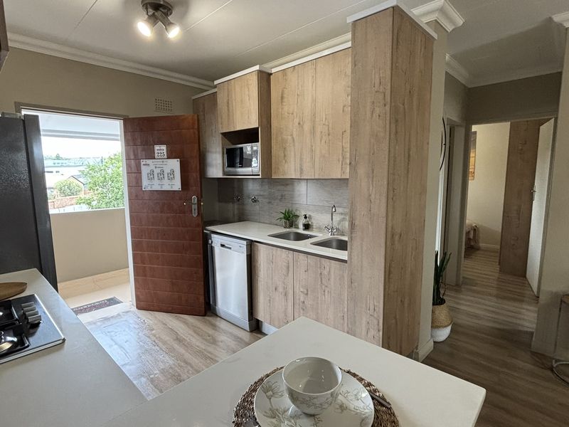 3 Bedroom GROUND FLOOR For Sale! - Photo 3