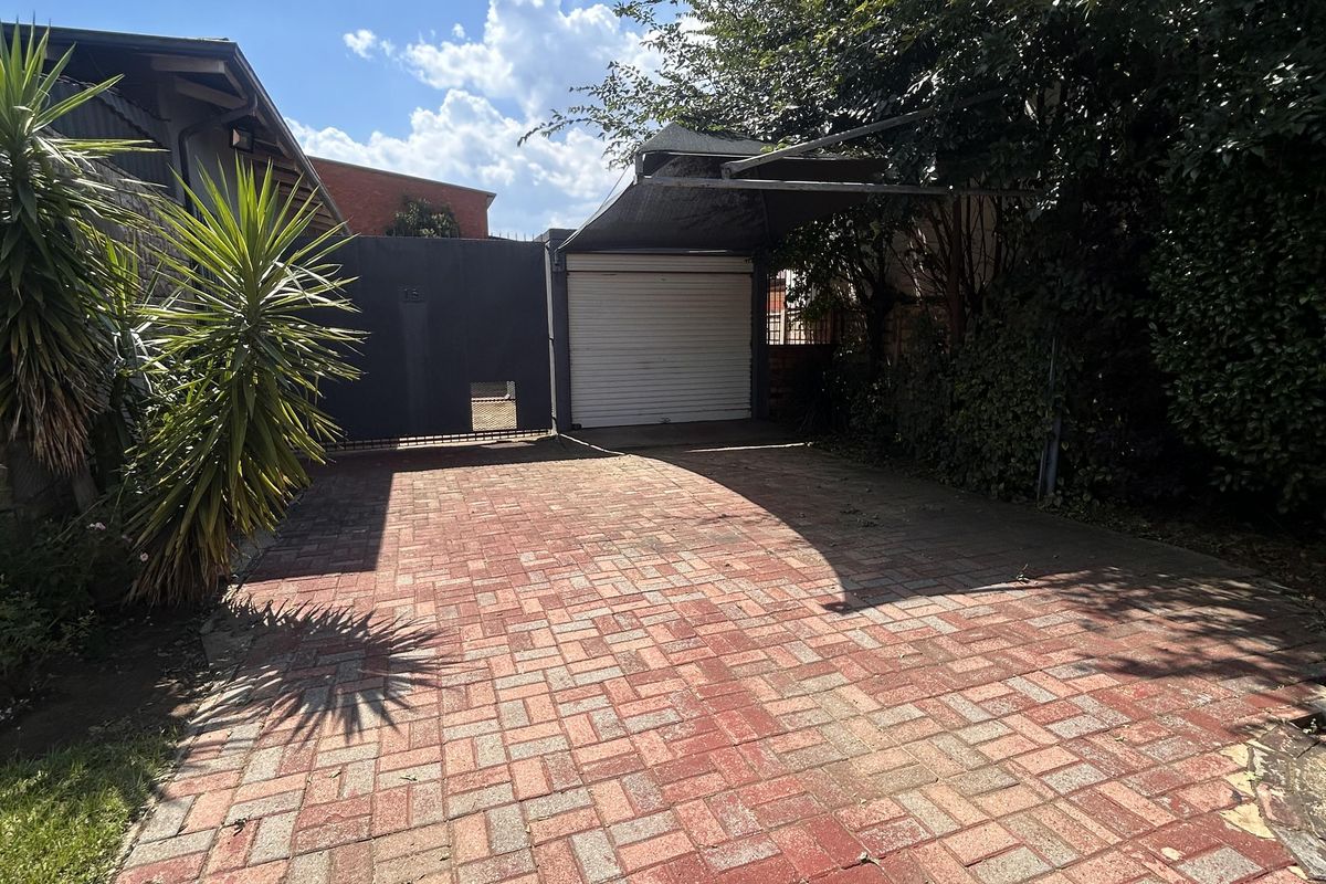 Spacious 3-Bedroom Home with Flatlet and Extensive Covered Parking - Photo 4