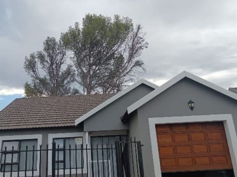 A Modern Family Sanctuary in Princeton Estate, Arcata - Photo 2