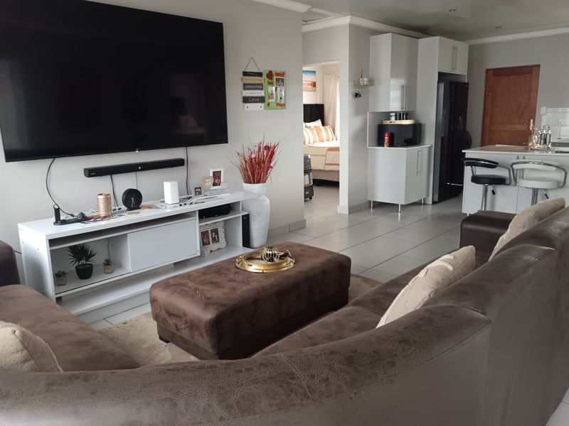 A Modern Family Sanctuary in Princeton Estate, Arcata - Photo 10