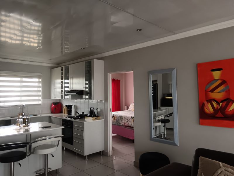 A Modern Family Sanctuary in Princeton Estate, Arcata - Photo 6