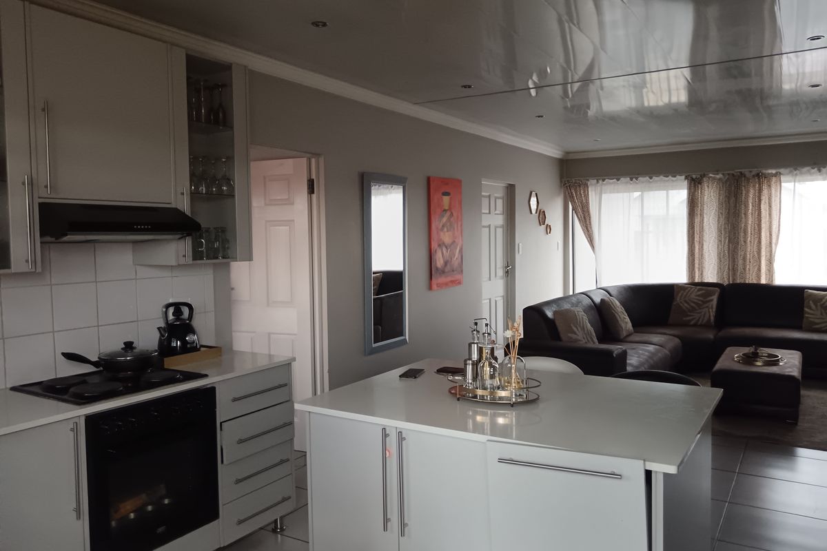 A Modern Family Sanctuary in Princeton Estate, Arcata - Photo 4