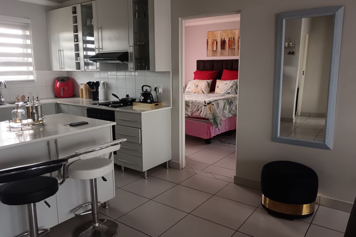 A Modern Family Sanctuary in Princeton Estate, Arcata - Photo 5