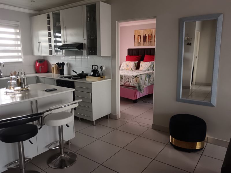 A Modern Family Sanctuary in Princeton Estate, Arcata - Photo 5