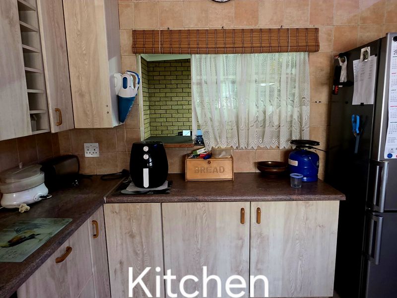 This stunning home nestled in a serene neighborhood - Photo 10