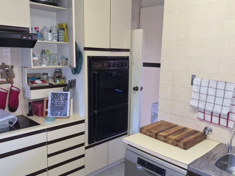 Three bedroom townhouse in secure complex. - Photo 8