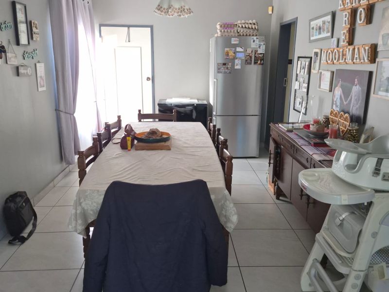 Three bedroom townhouse in secure complex. - Photo 6