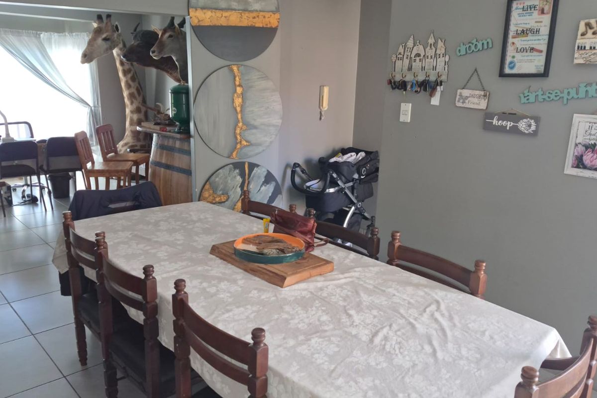 Three bedroom townhouse in secure complex. - Photo 5