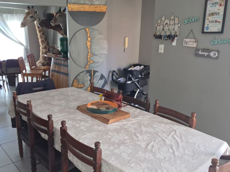 Three bedroom townhouse in secure complex. - Photo 5