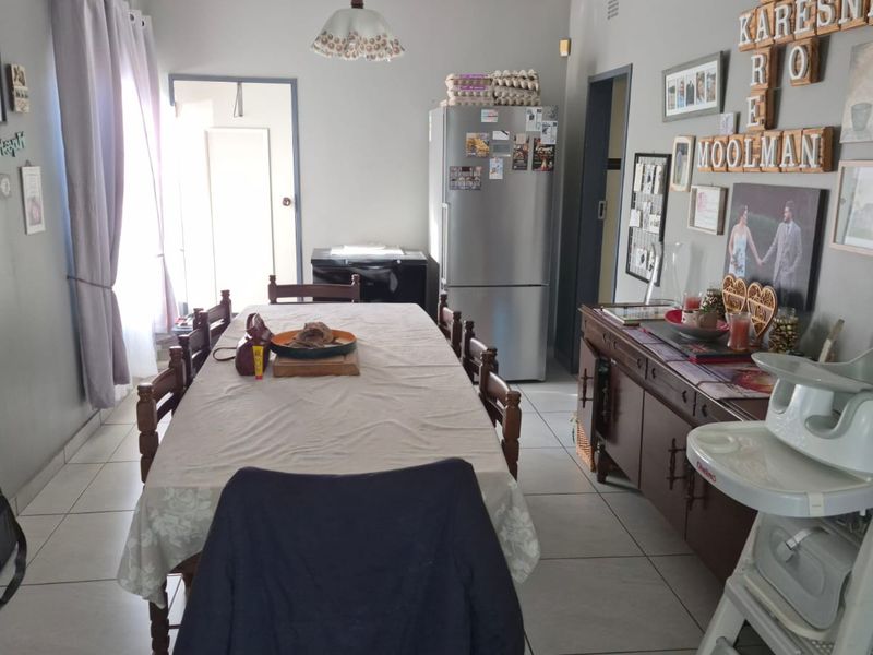 Three bedroom townhouse in secure complex. - Photo 4