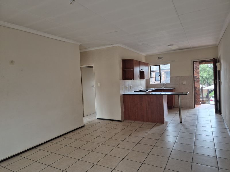 2 Bedroom Townhouse TO LET in Sonneveld - Photo 8