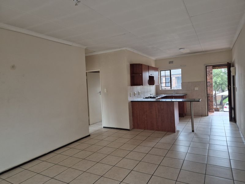 2 Bedroom Townhouse TO LET in Sonneveld - Photo 9
